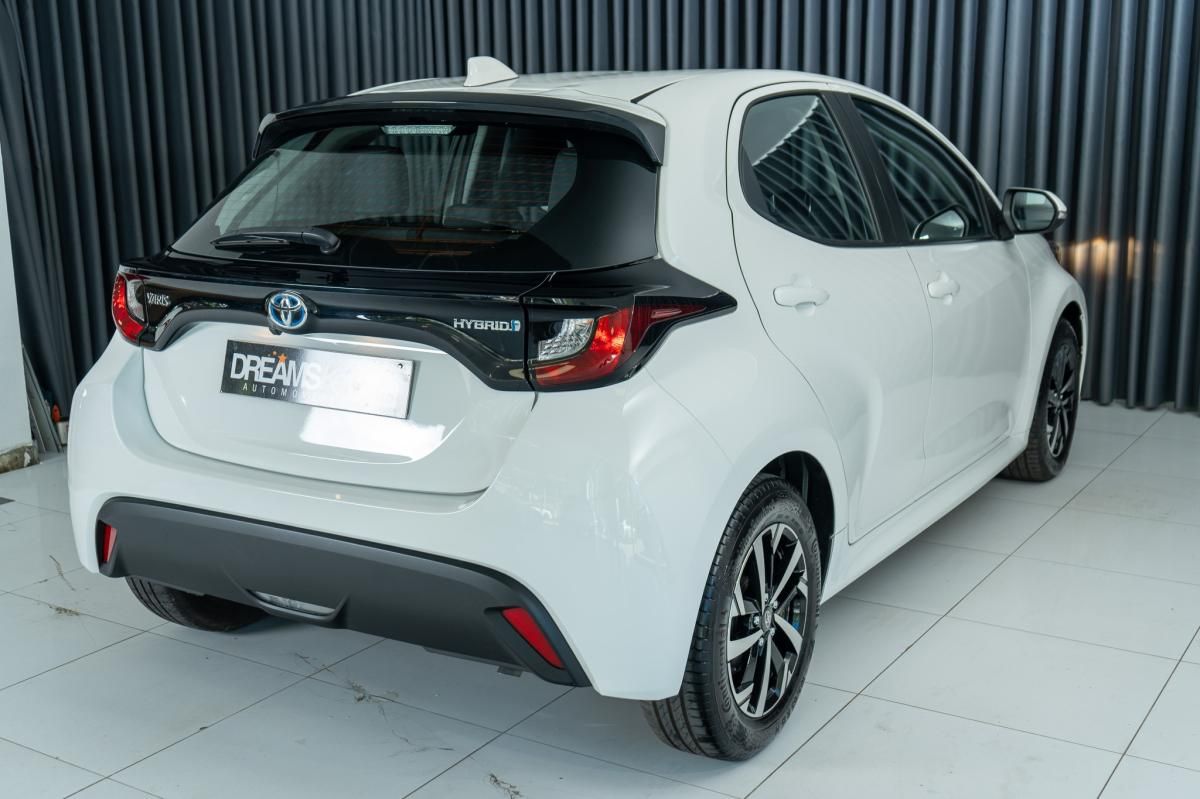 toyota-yaris-2022-hibrido-a-gasolina-1490cc