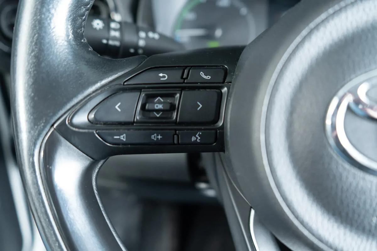 toyota-yaris-2022-hibrido-a-gasolina-1490cc
