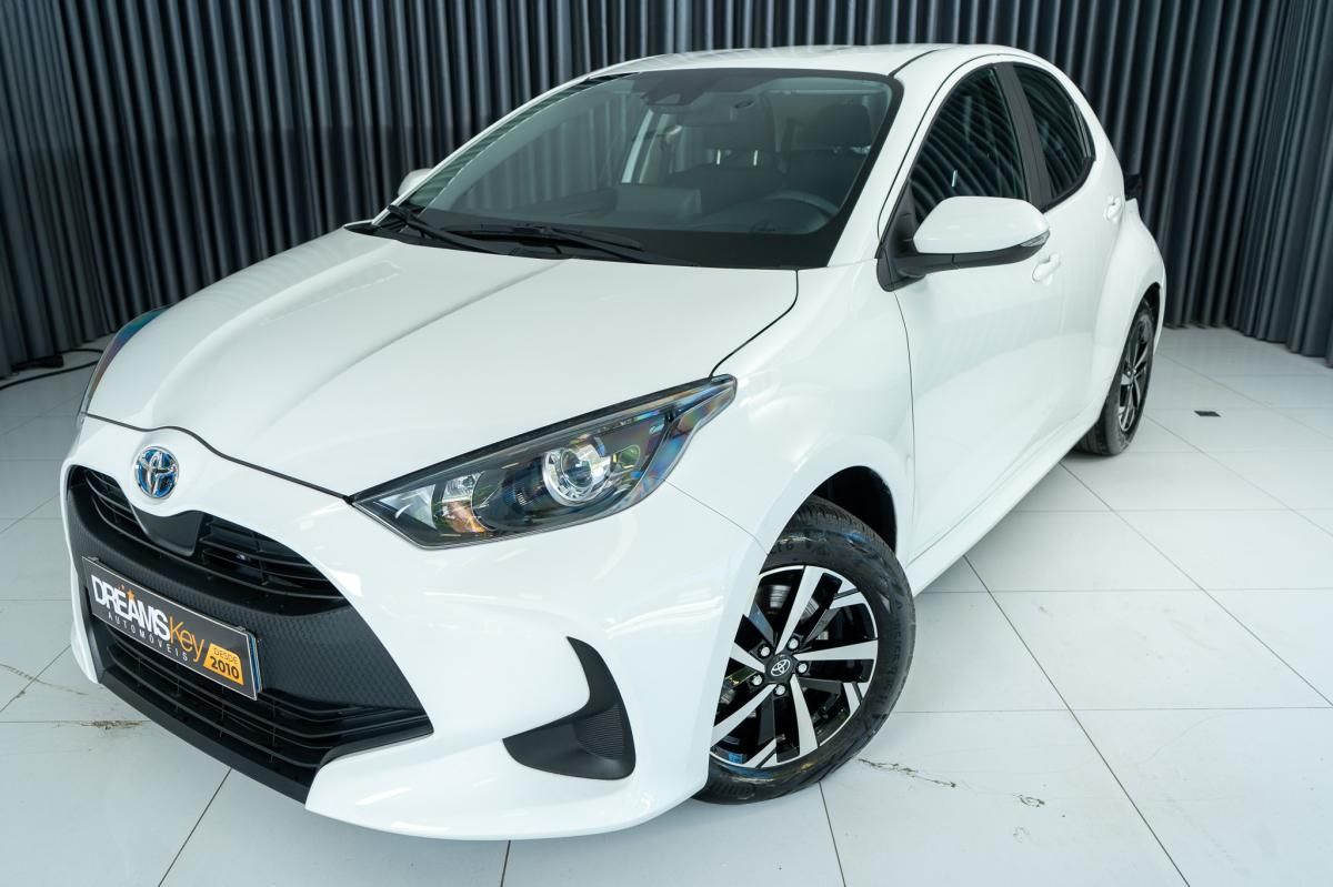 toyota-yaris-2022-hibrido-a-gasolina-1490cc