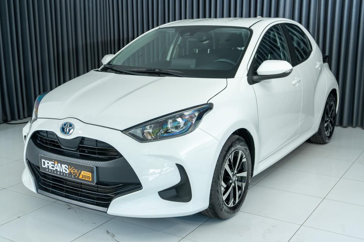 toyota-yaris-2022-hibrido-a-gasolina-1490cc