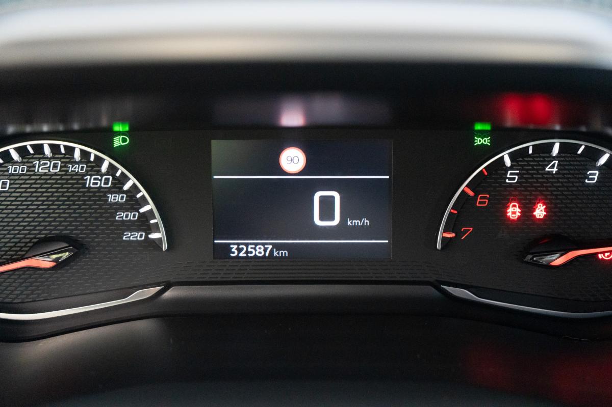 peugeot-2008-2021-gasolina-1199cc