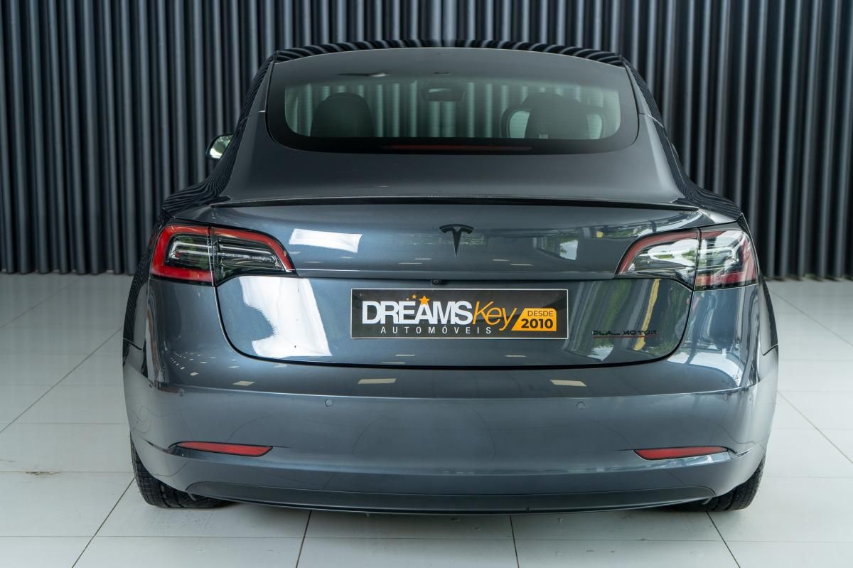 tesla-model-3-2021-eletrico-500cc