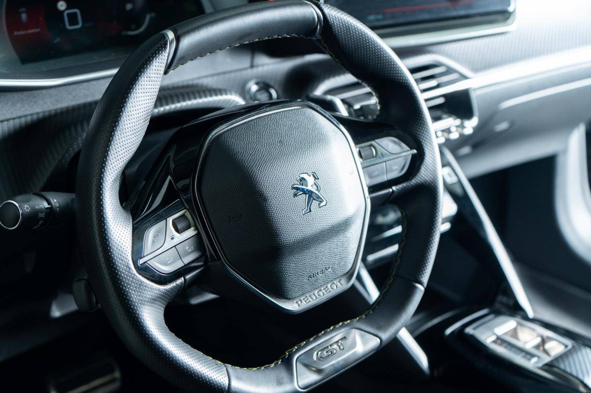 peugeot-208-2023-gasolina-1199cc