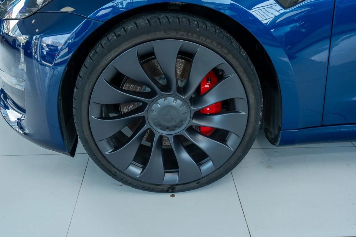 tesla-model-3-2023-eletrico-500cc