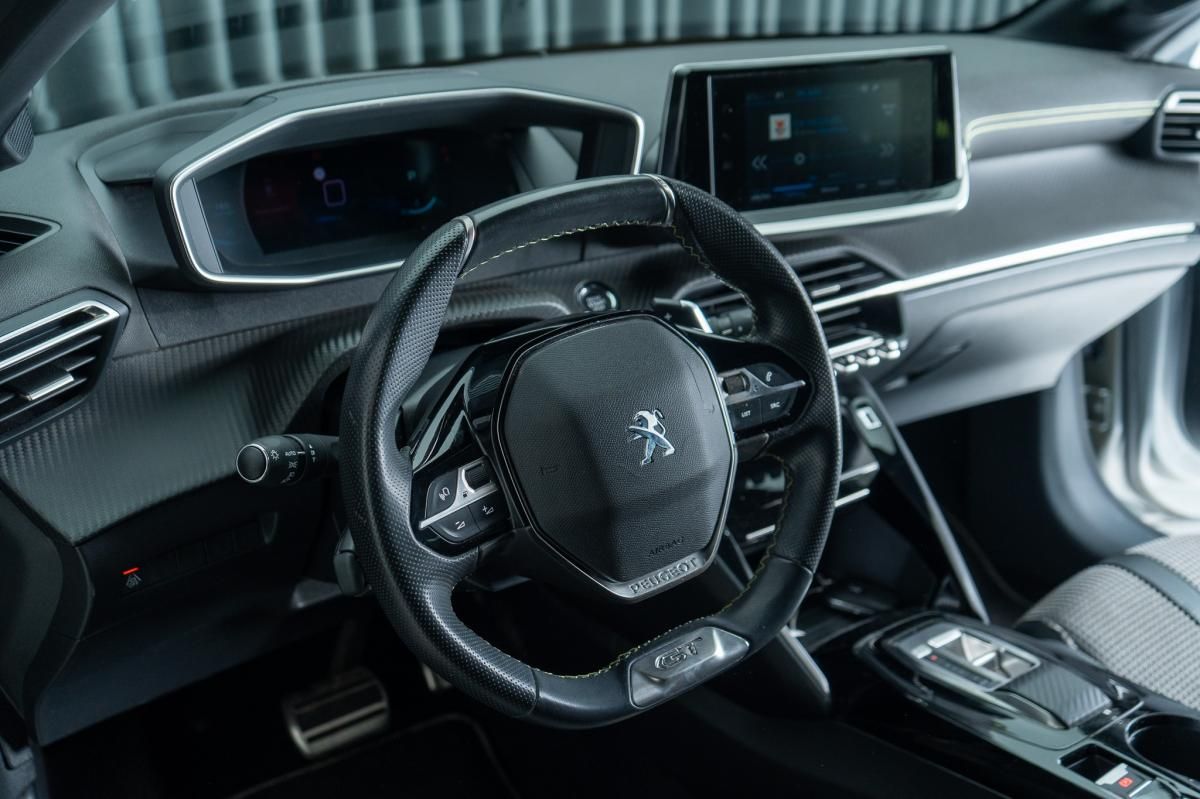 peugeot-208-2023-gasolina-1199cc