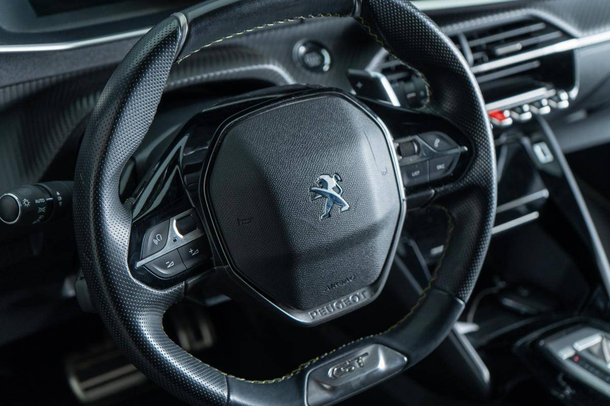 peugeot-208-2023-gasolina-1199cc