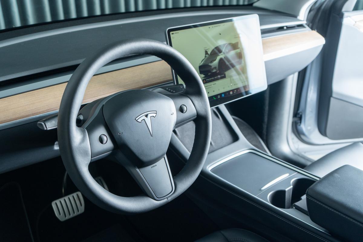 tesla-model-y-2023-eletrico-500cc