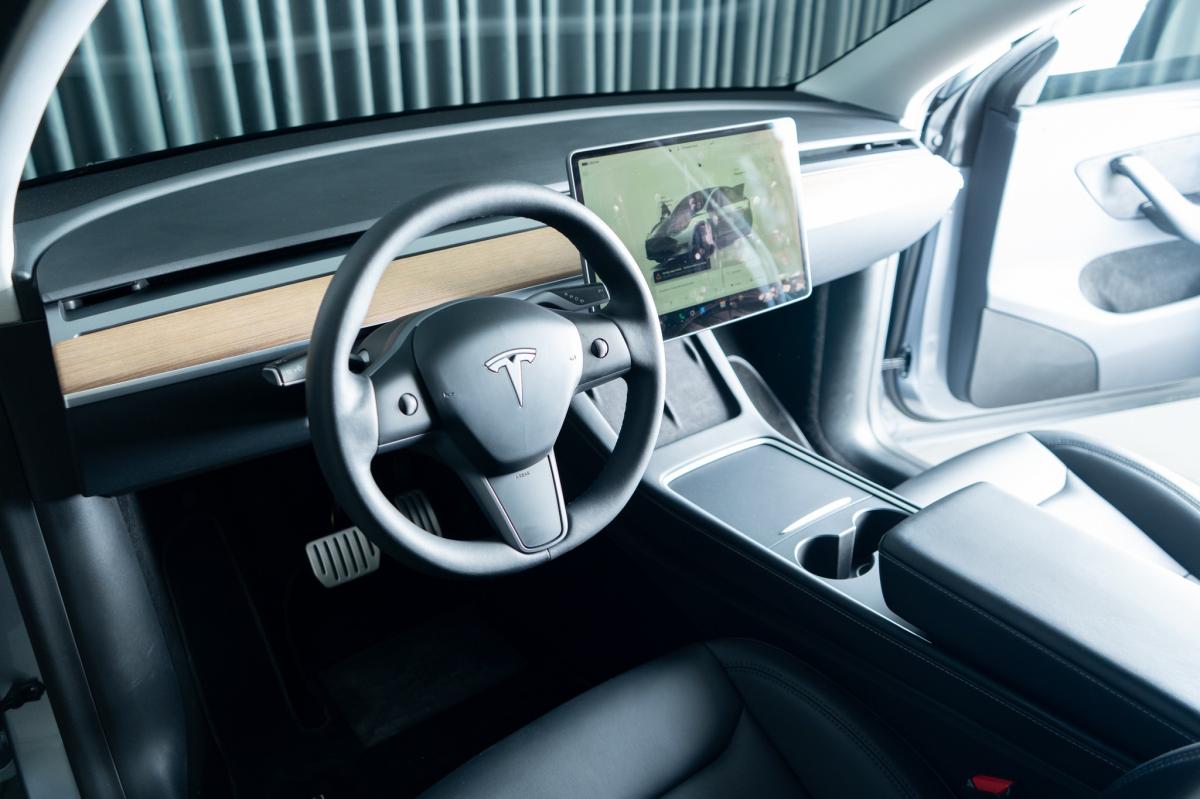 tesla-model-y-2023-eletrico-500cc