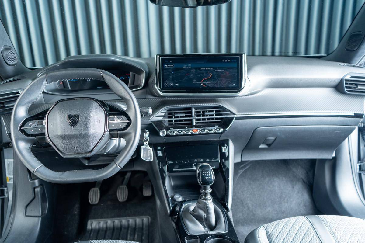peugeot-2008-2023-gasolina-1199cc