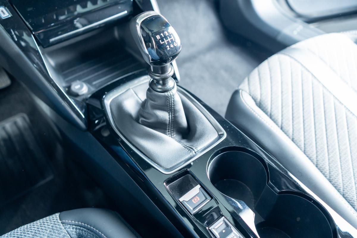 peugeot-2008-2023-gasolina-1199cc