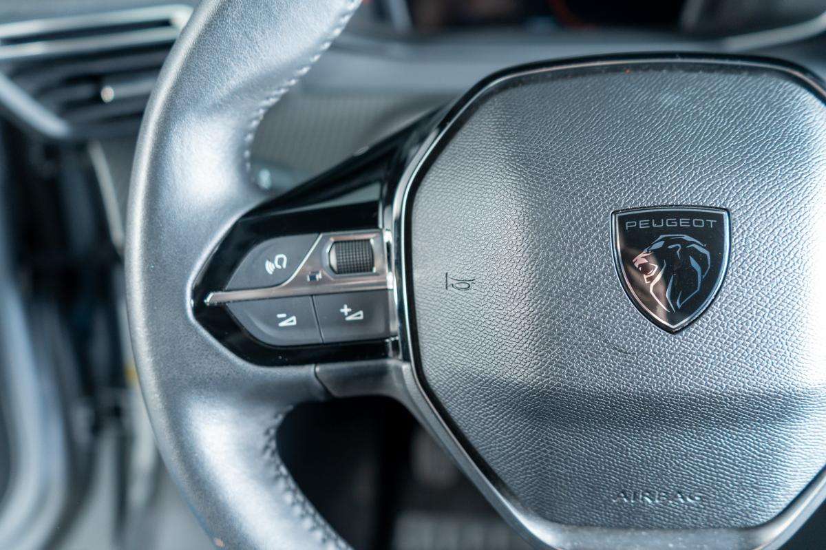 peugeot-2008-2023-gasolina-1199cc