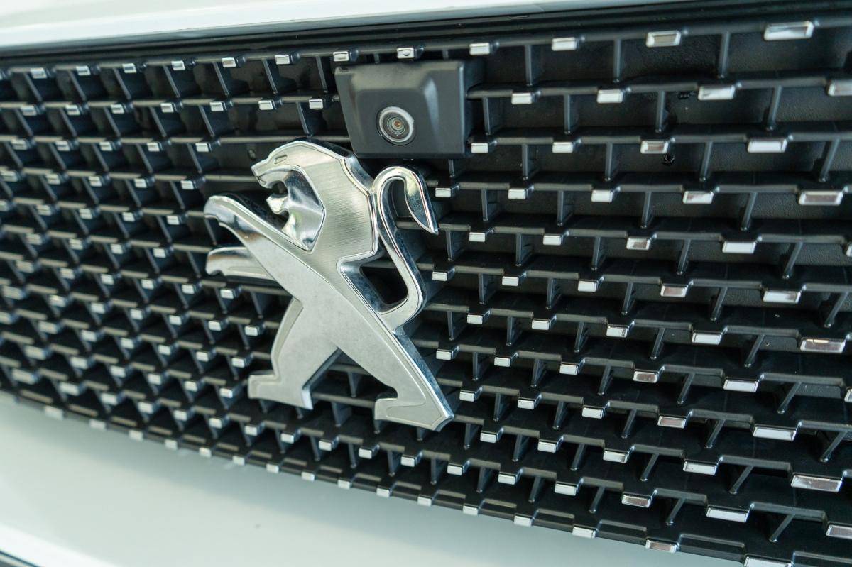peugeot-3008-2022-hibrido-a-gasolina-1598cc