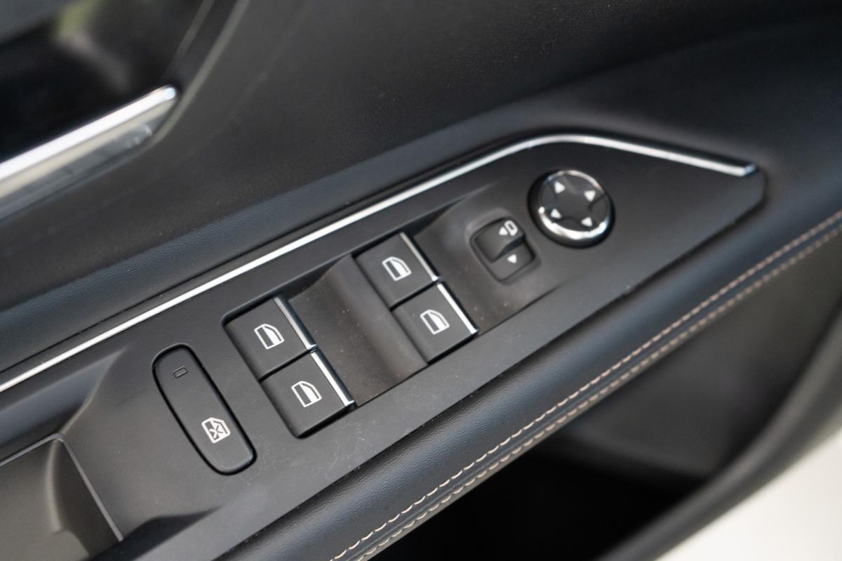 peugeot-3008-2022-hibrido-a-gasolina-1598cc