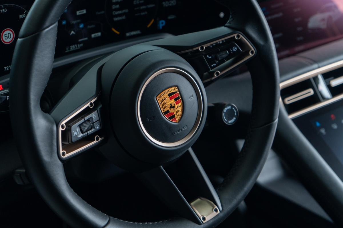 porsche-taycan-2022-eletrico-500cc