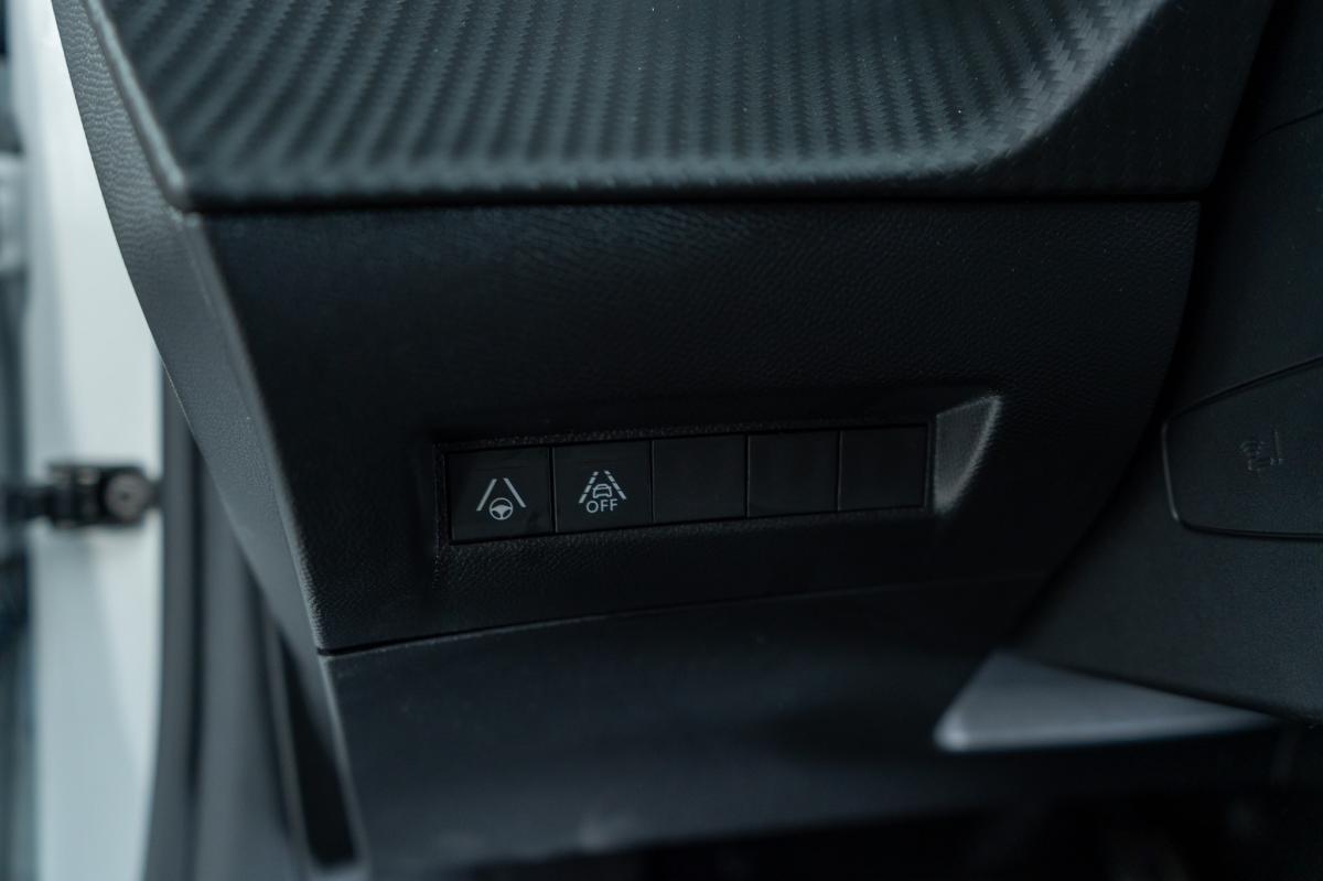 peugeot-208-2022-gasolina-1199cc