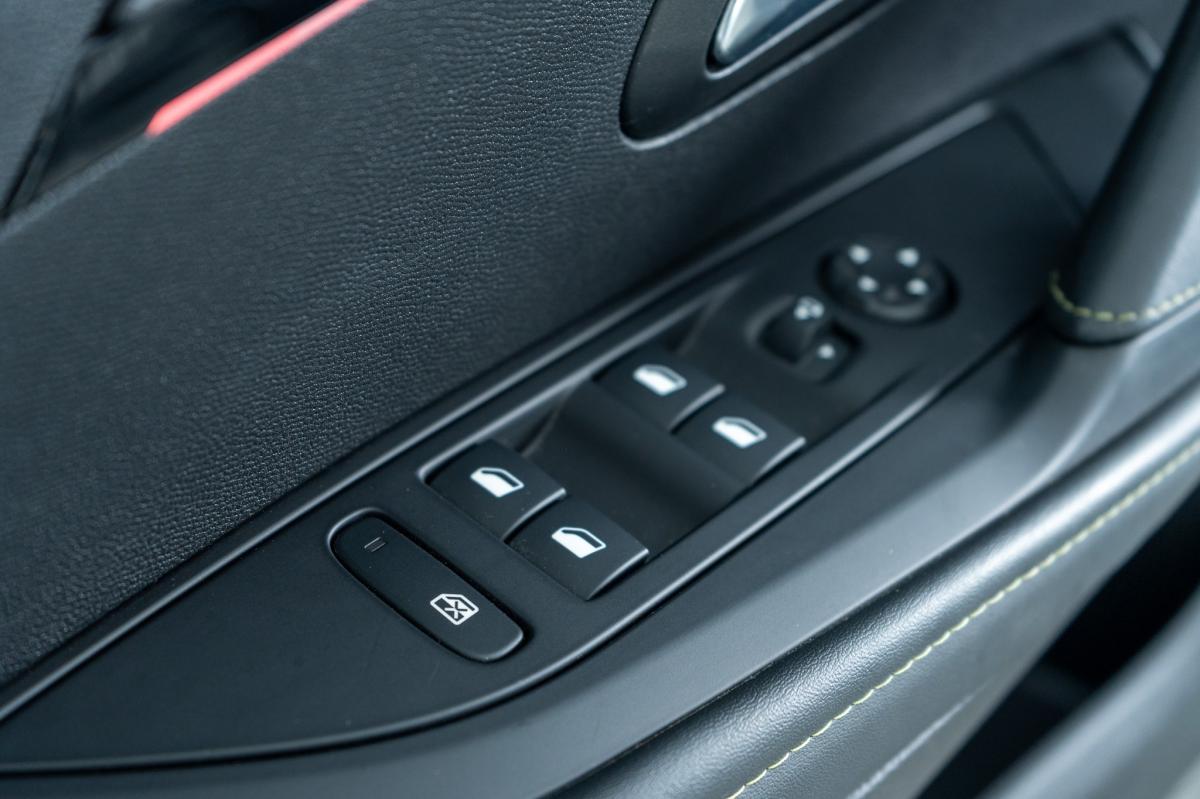 peugeot-208-2022-gasolina-1199cc