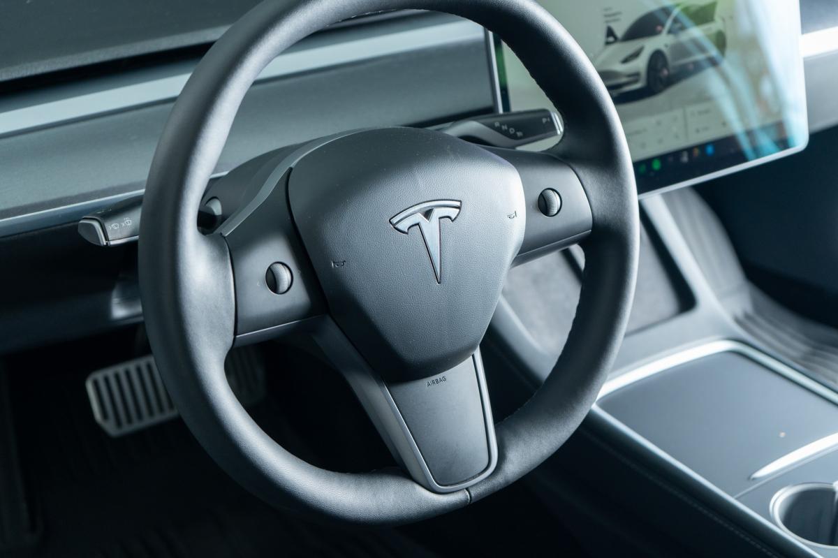 tesla-model-3-2022-eletrico-500cc