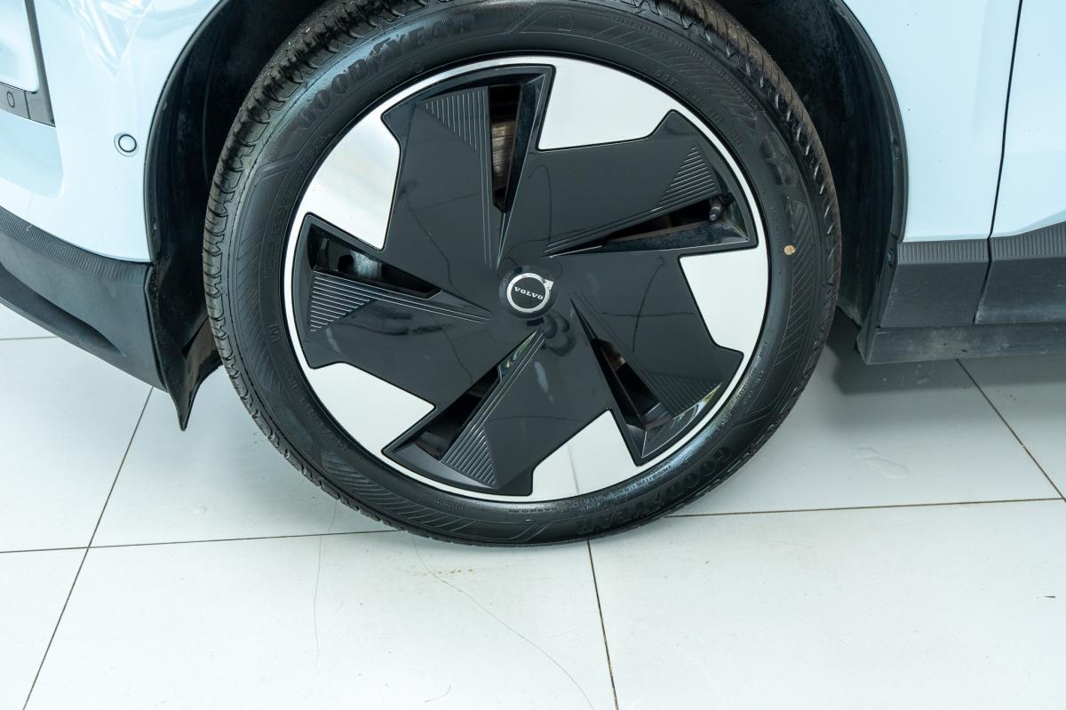 volvo-ex30-2024-eletrico-500cc