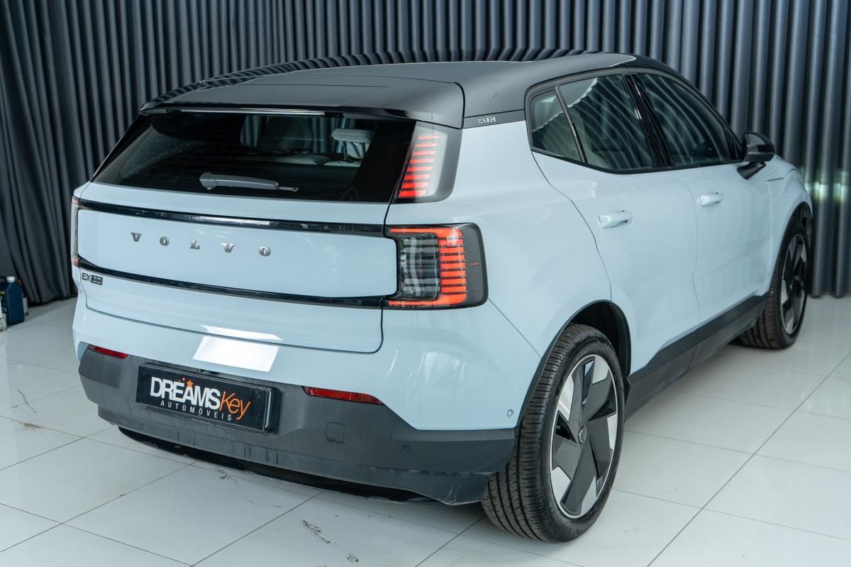 volvo-ex30-2024-eletrico-500cc