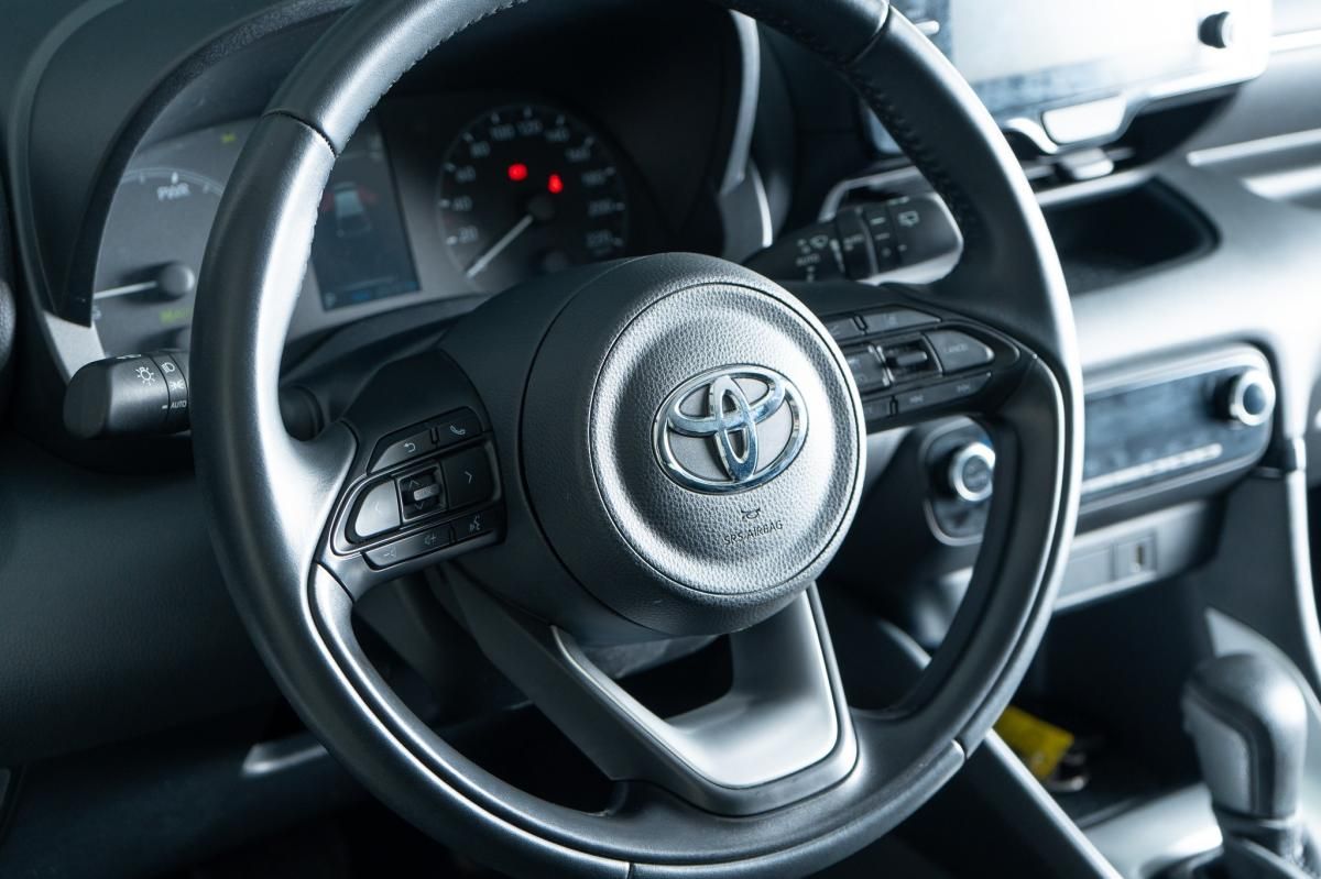 toyota-yaris-2022-hibrido-a-gasolina-1490cc