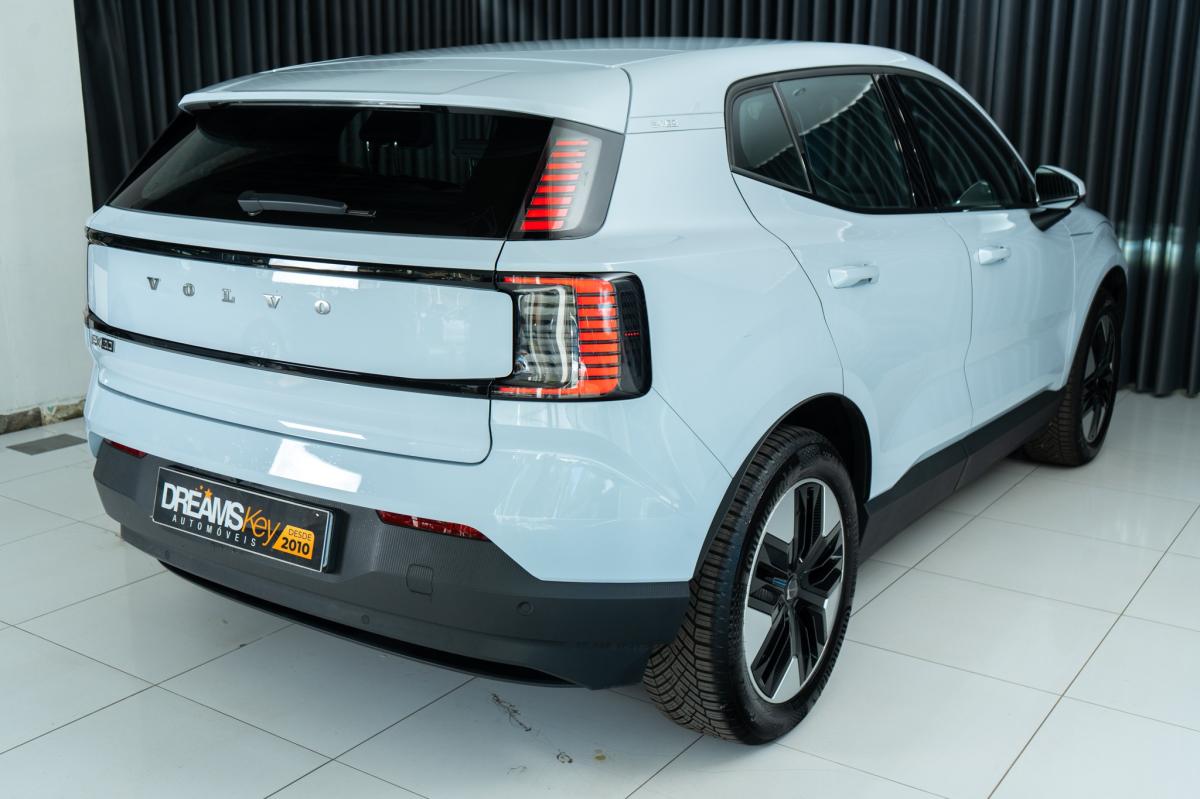 volvo-ex30-2025-eletrico-500cc