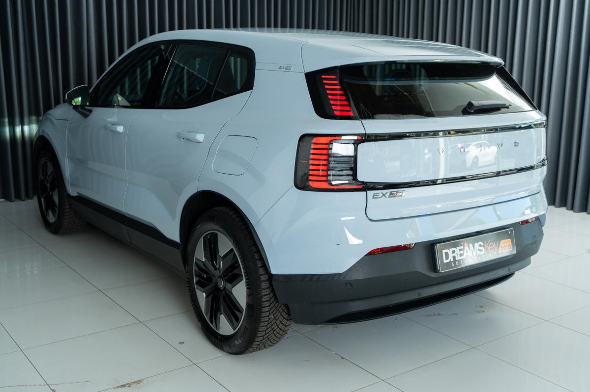 volvo-ex30-2025-eletrico-500cc