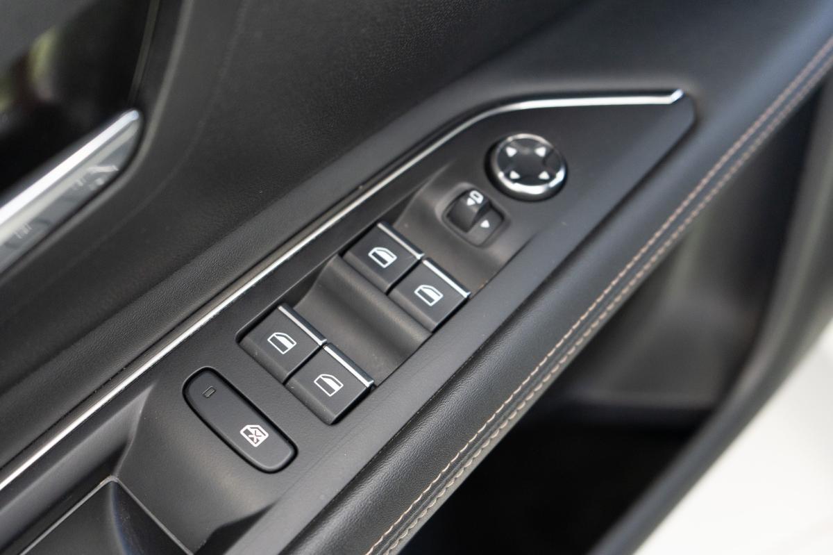 peugeot-3008-2021-hibrido-a-gasolina-1598cc
