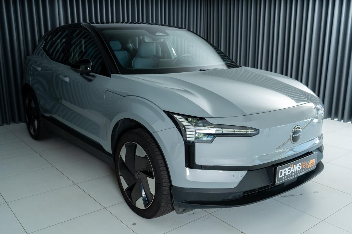 volvo-ex30-2024-eletrico-500cc