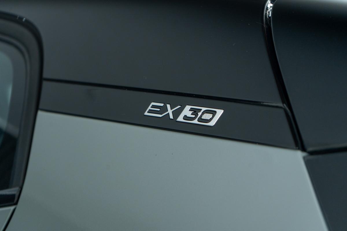 volvo-ex30-2024-eletrico-500cc