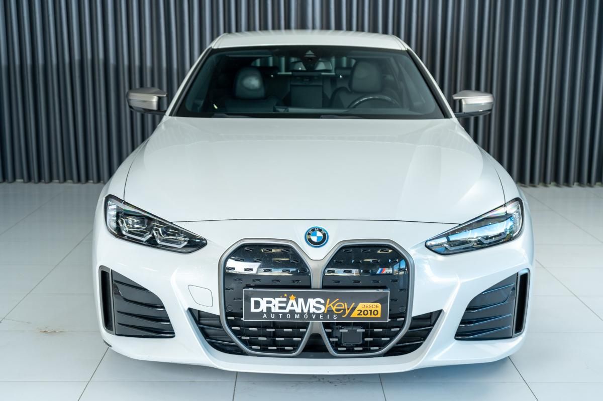 bmw-i4-2022-eletrico-500cc
