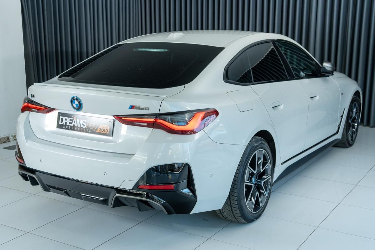 bmw-i4-2022-eletrico-500cc