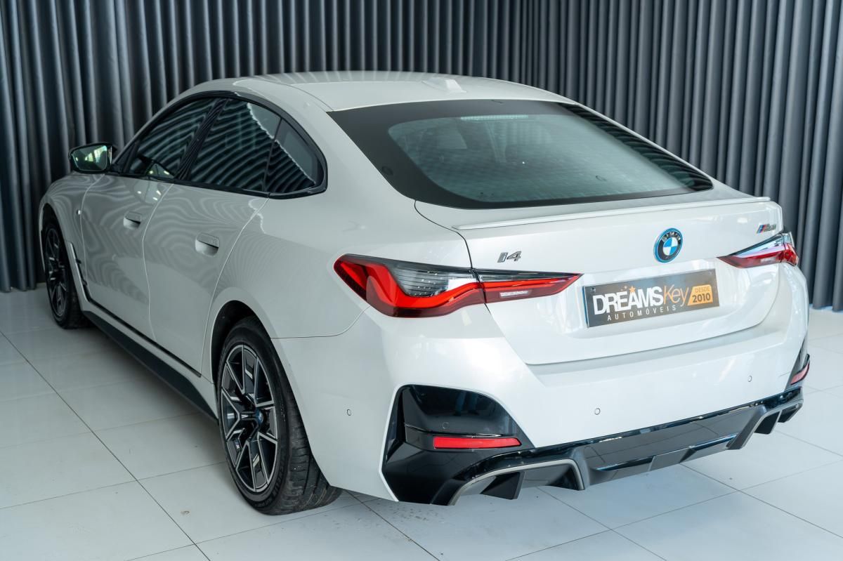 bmw-i4-2022-eletrico-500cc
