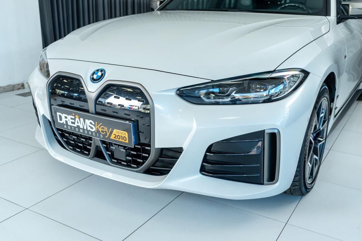 bmw-i4-2022-eletrico-500cc
