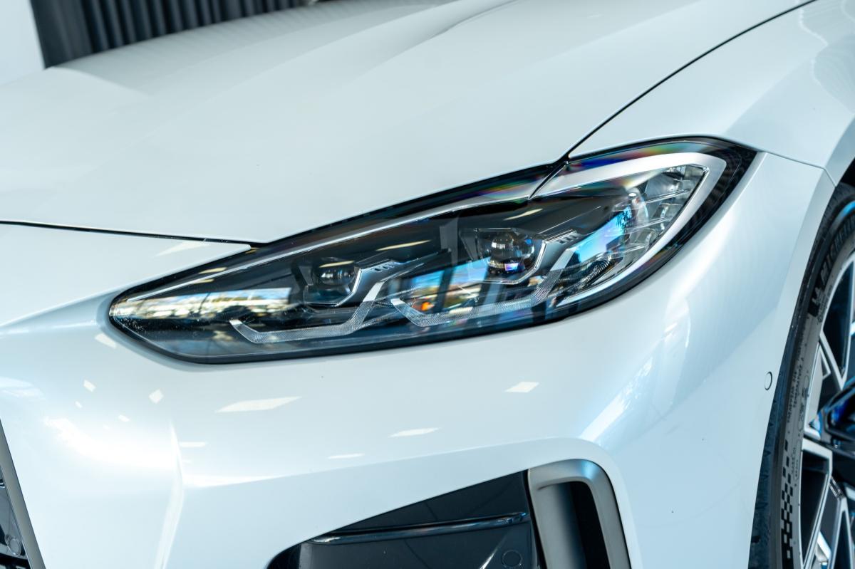 bmw-i4-2022-eletrico-500cc