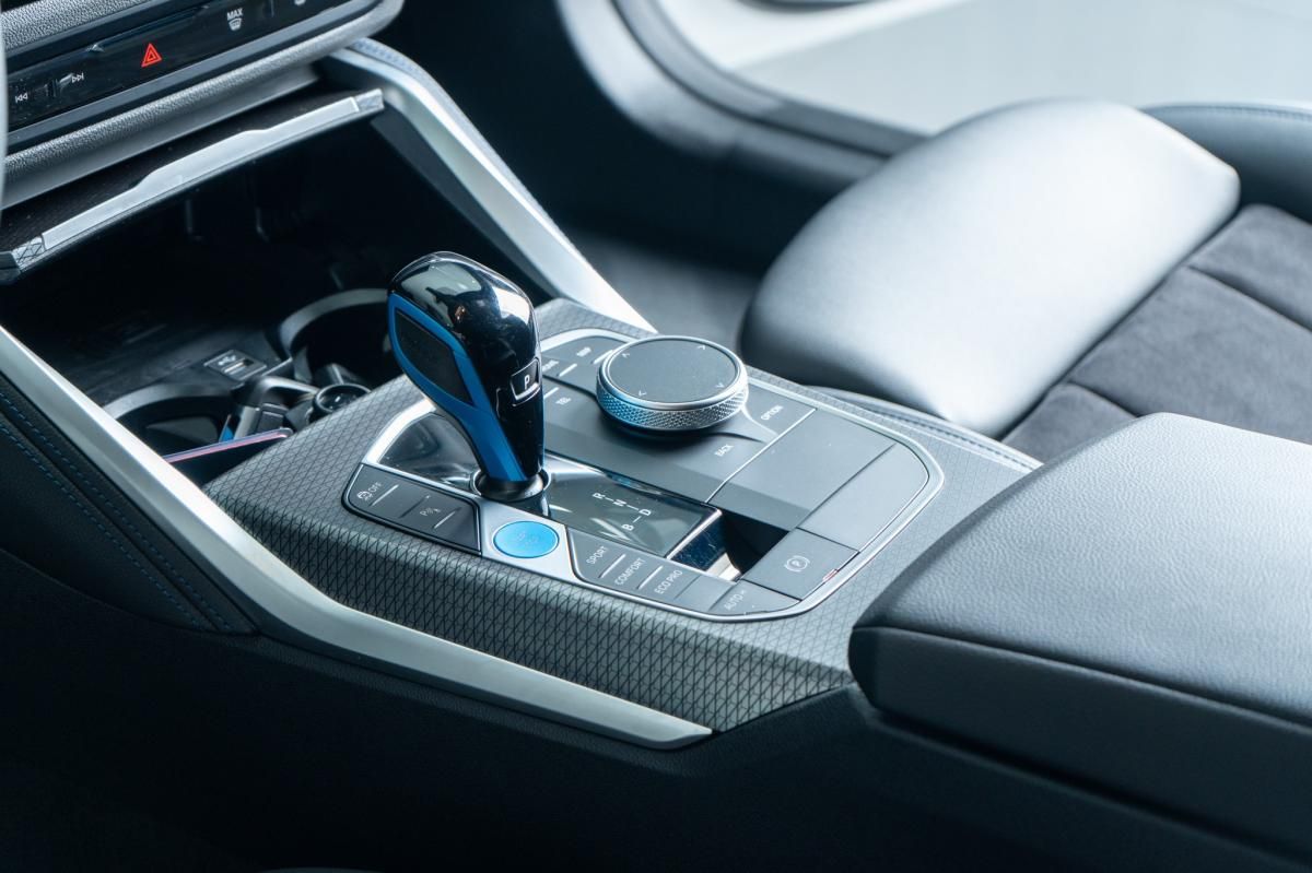 bmw-i4-2022-eletrico-500cc
