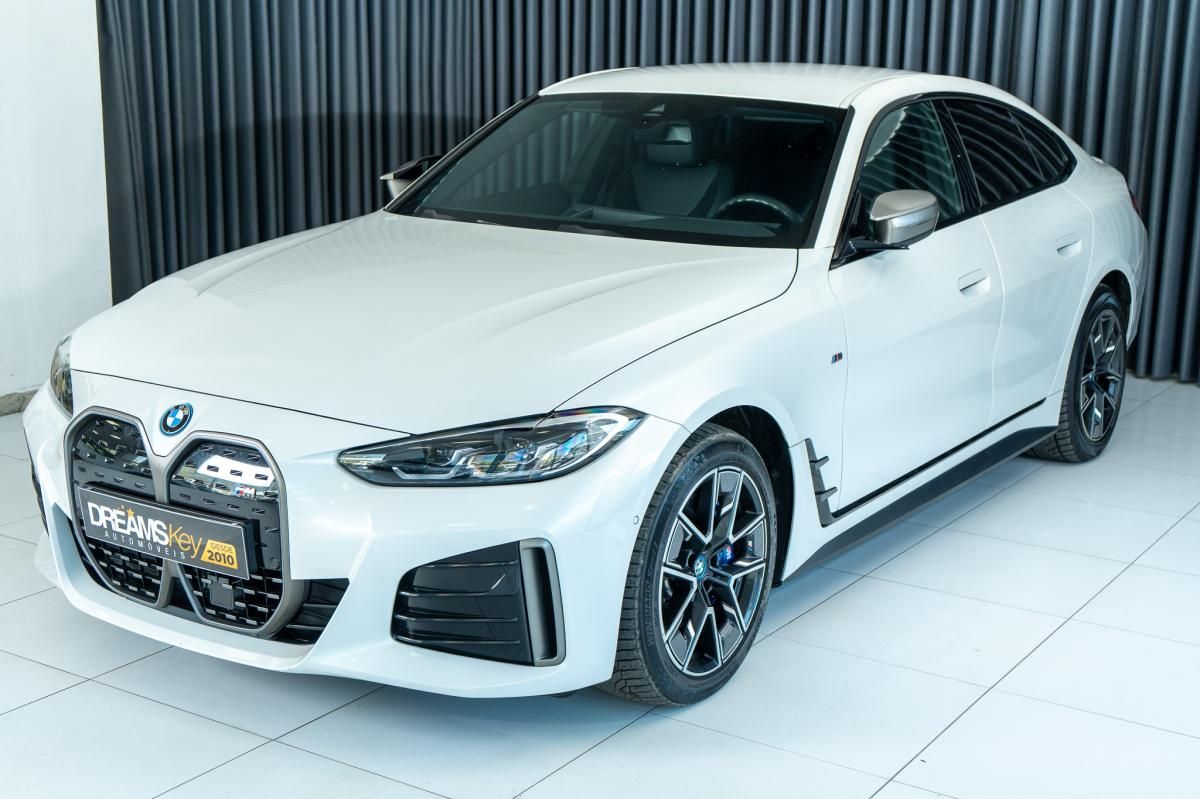 bmw-i4-2022-eletrico-500cc