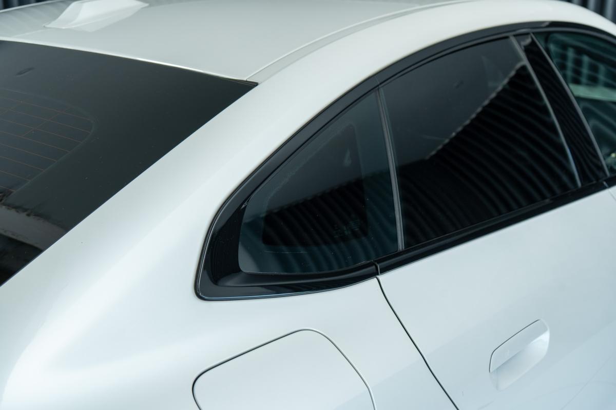 bmw-i4-2022-eletrico-500cc