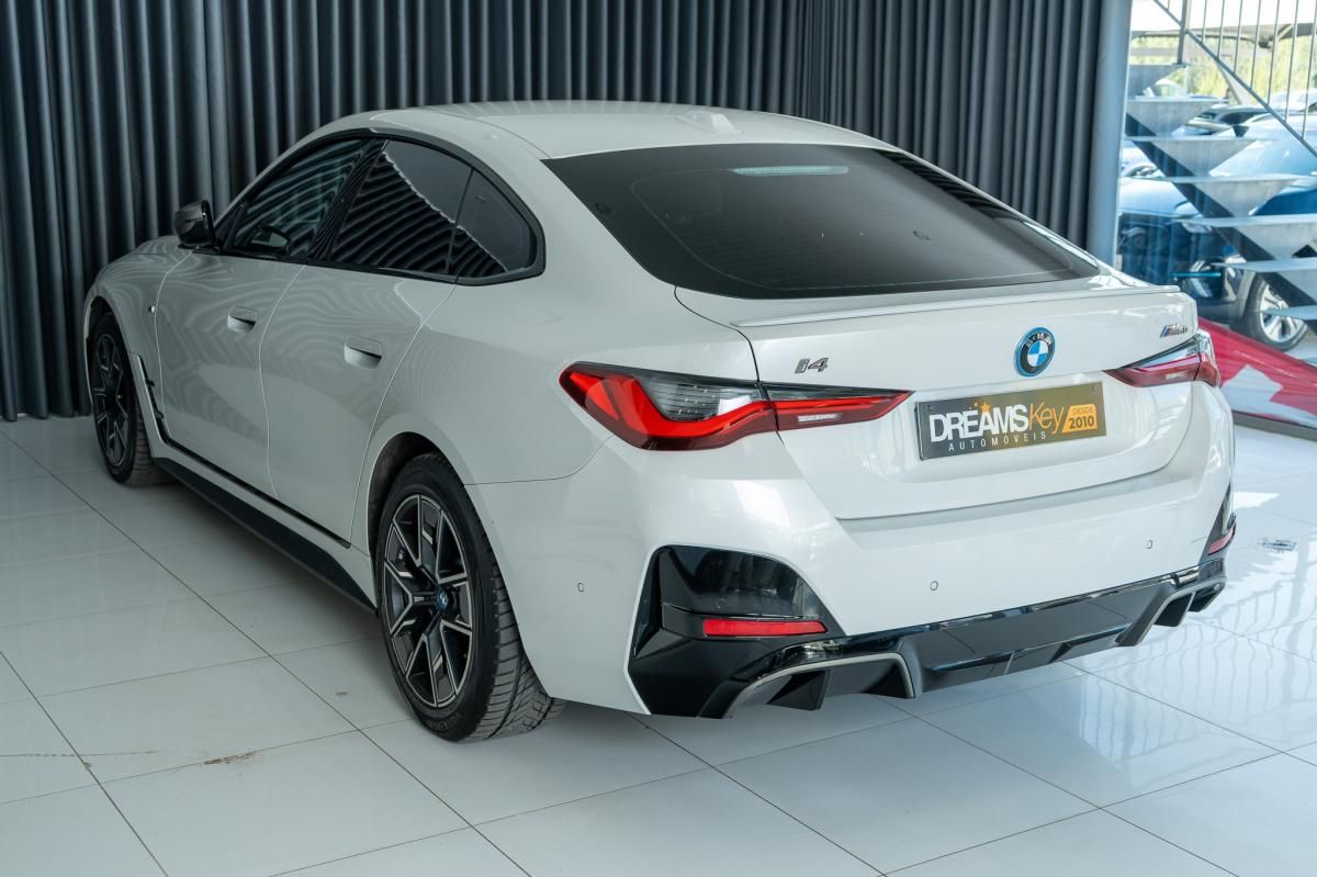 bmw-i4-2022-eletrico-500cc