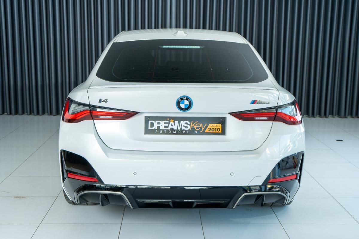 bmw-i4-2022-eletrico-500cc