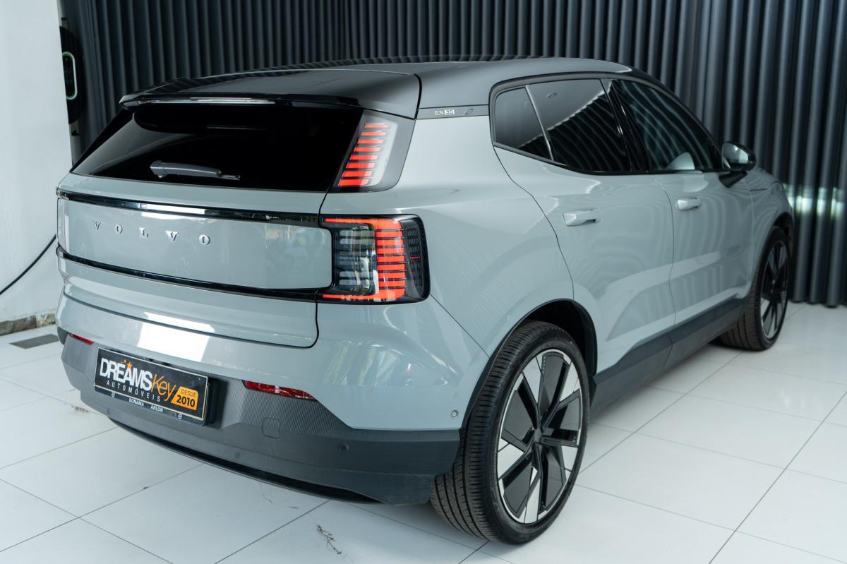 volvo-ex30-2024-eletrico-500cc