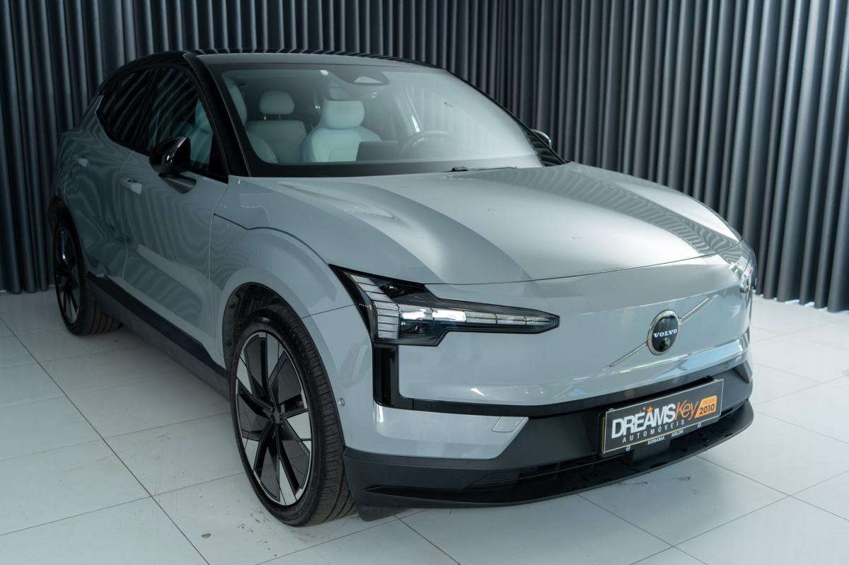 volvo-ex30-2024-eletrico-500cc