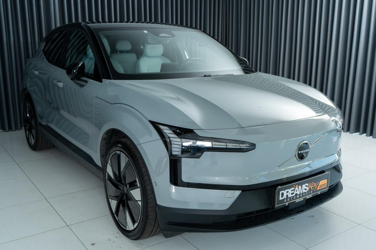 volvo-ex30-2024-eletrico-500cc