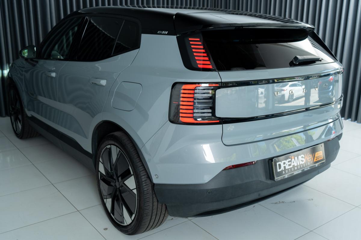 volvo-ex30-2024-eletrico-500cc