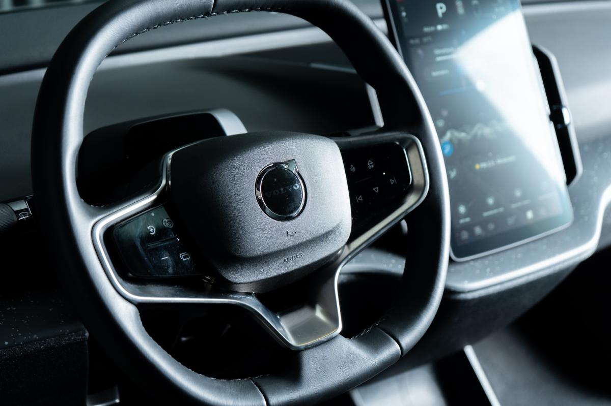 volvo-ex30-2024-eletrico-500cc