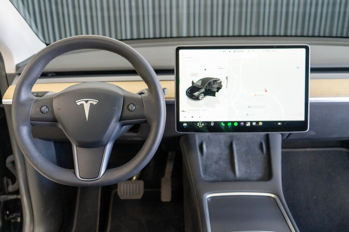 tesla-model-y-2023-eletrico-500cc