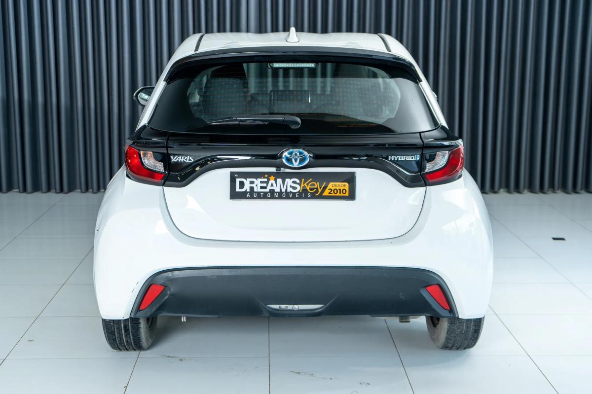 toyota-yaris-2022-hibrido-a-gasolina-1490cc