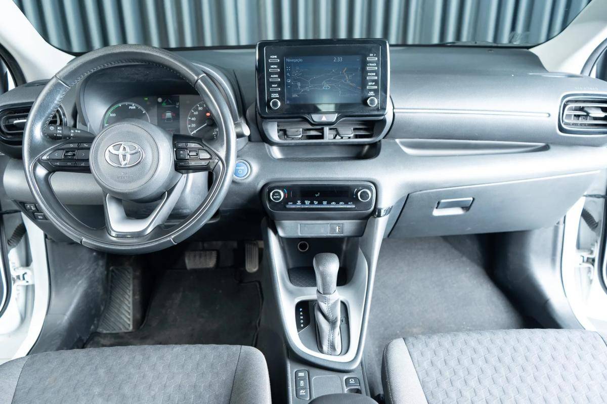 toyota-yaris-2022-hibrido-a-gasolina-1490cc