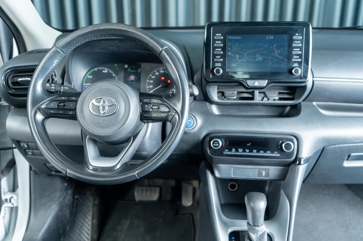 toyota-yaris-2022-hibrido-a-gasolina-1490cc