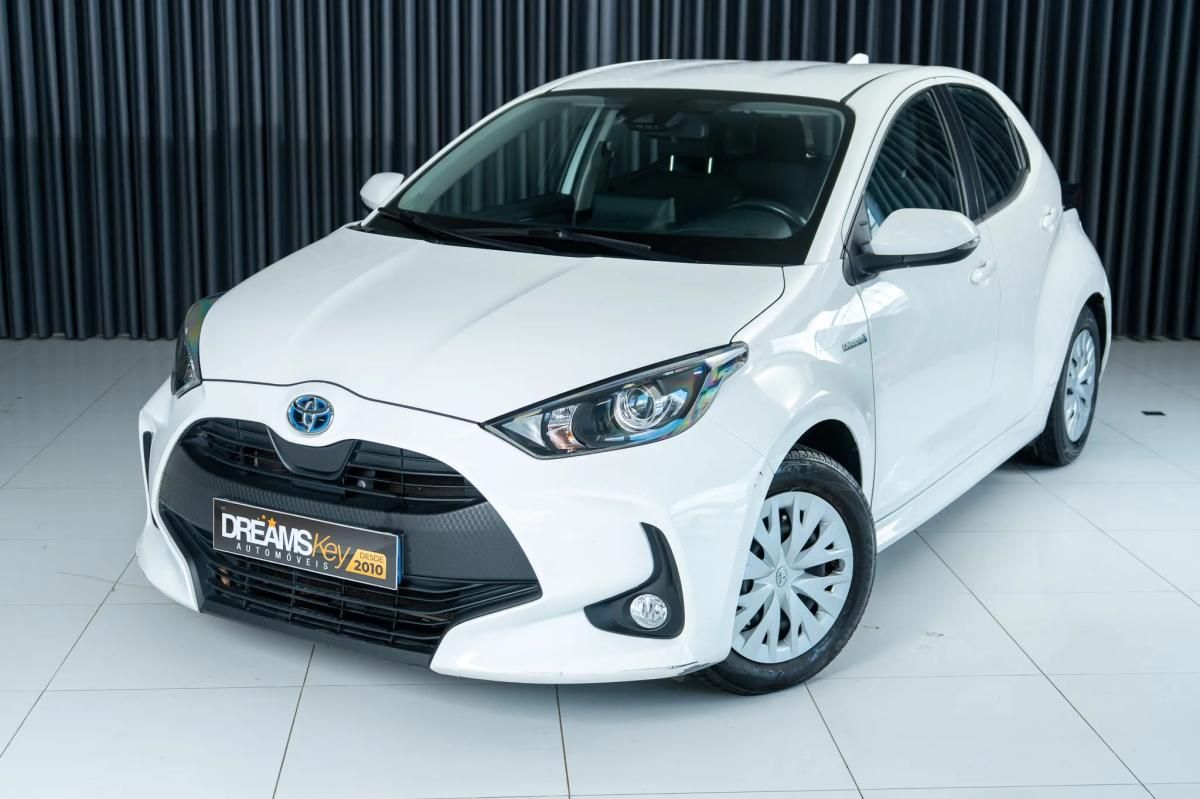 toyota-yaris-2022-hibrido-a-gasolina-1490cc