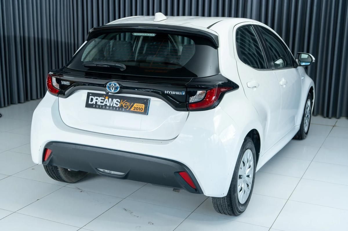 toyota-yaris-2022-hibrido-a-gasolina-1490cc